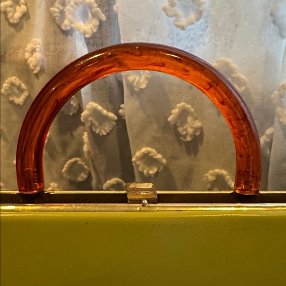 Elegant Vintage Olive Clutch with Amber Handle (Bakelite ?) - Picture 2 of 5